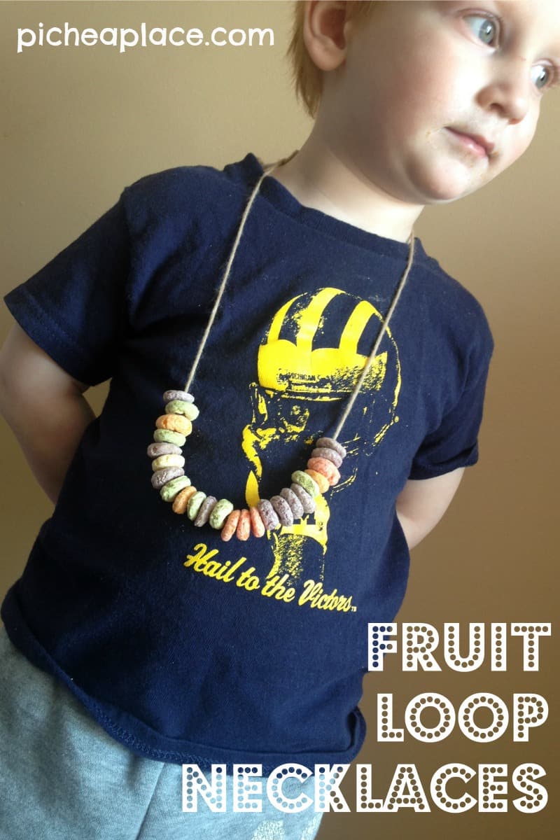 Fruit Loop Necklaces | an easy and fun to do cereal-themed project for toddlers and preschoolers