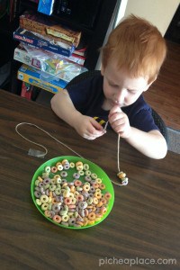 Fruit Loop Necklaces | an easy and fun to do a cereal-themed project for toddlers and preschoolers