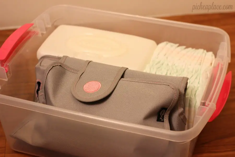 Moms on-the-go know the importance of being prepared for ANYTHING, and that includes diaper changes in the car. Check out this easy tutorial for putting together a diaper changing station for your car, and always be prepared!