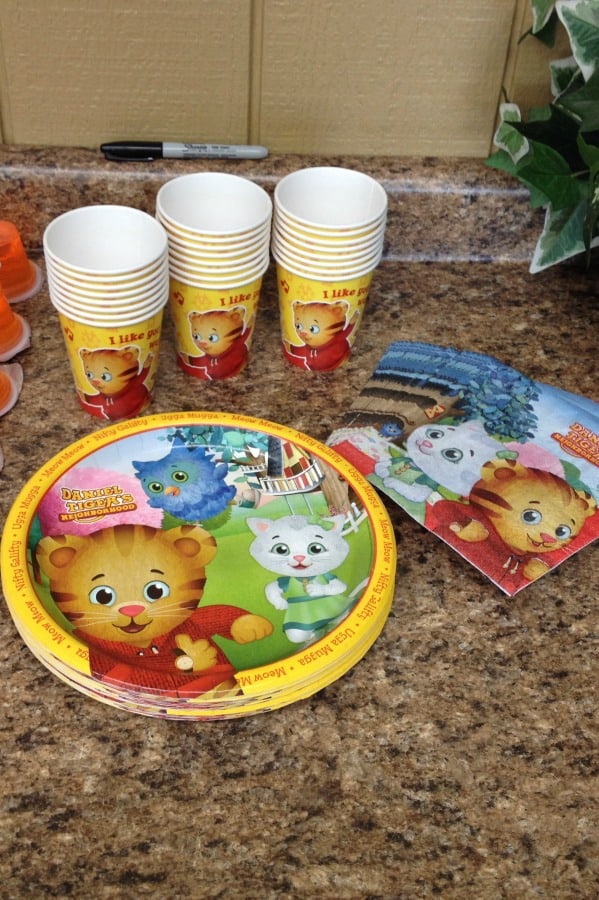 Cups and Plates, Daniel Tiger's Neighborhood