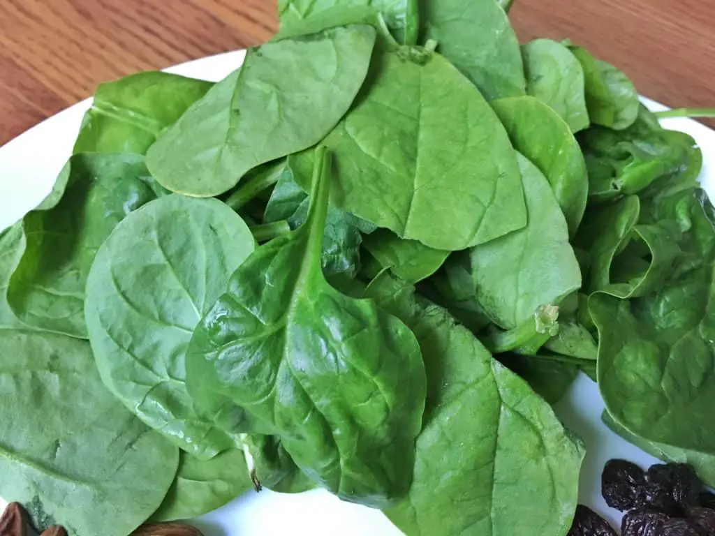 spinach is rich in vitamins and minerals - a great healthy food choice for better nutrition during pregnancy