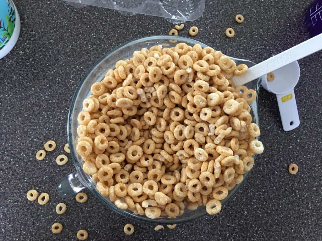 Pumpkin Cereal Bars: Mix the Cereal and Marshmallows